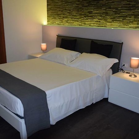 Appartamento I Puritani On The Beach Giardini Naxos Bagian luar foto