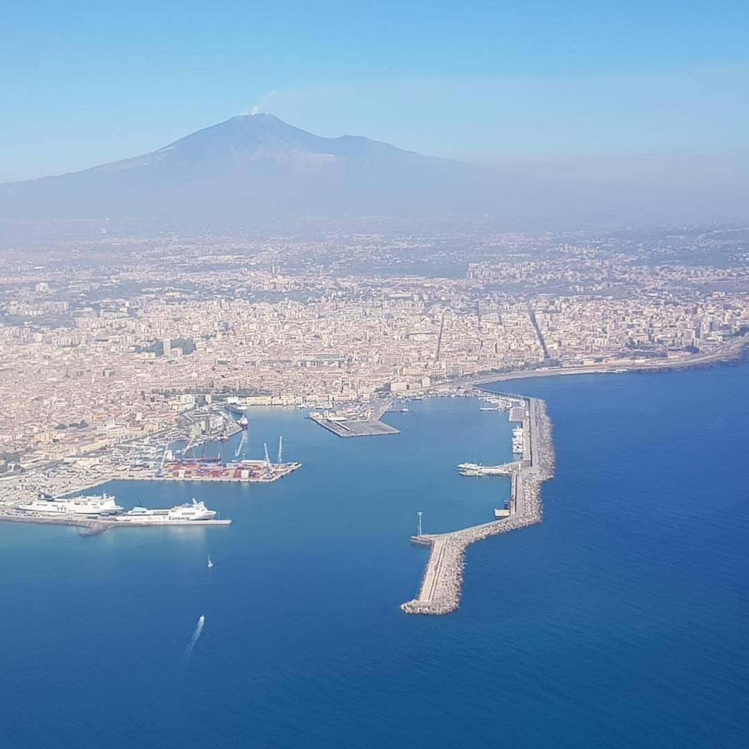 Appartamento I Puritani On The Beach Giardini Naxos Bagian luar foto