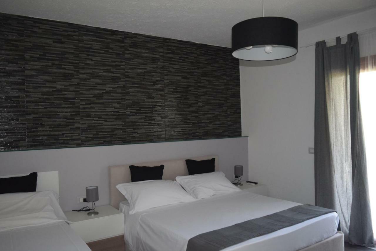 Appartamento I Puritani On The Beach Giardini Naxos Bagian luar foto