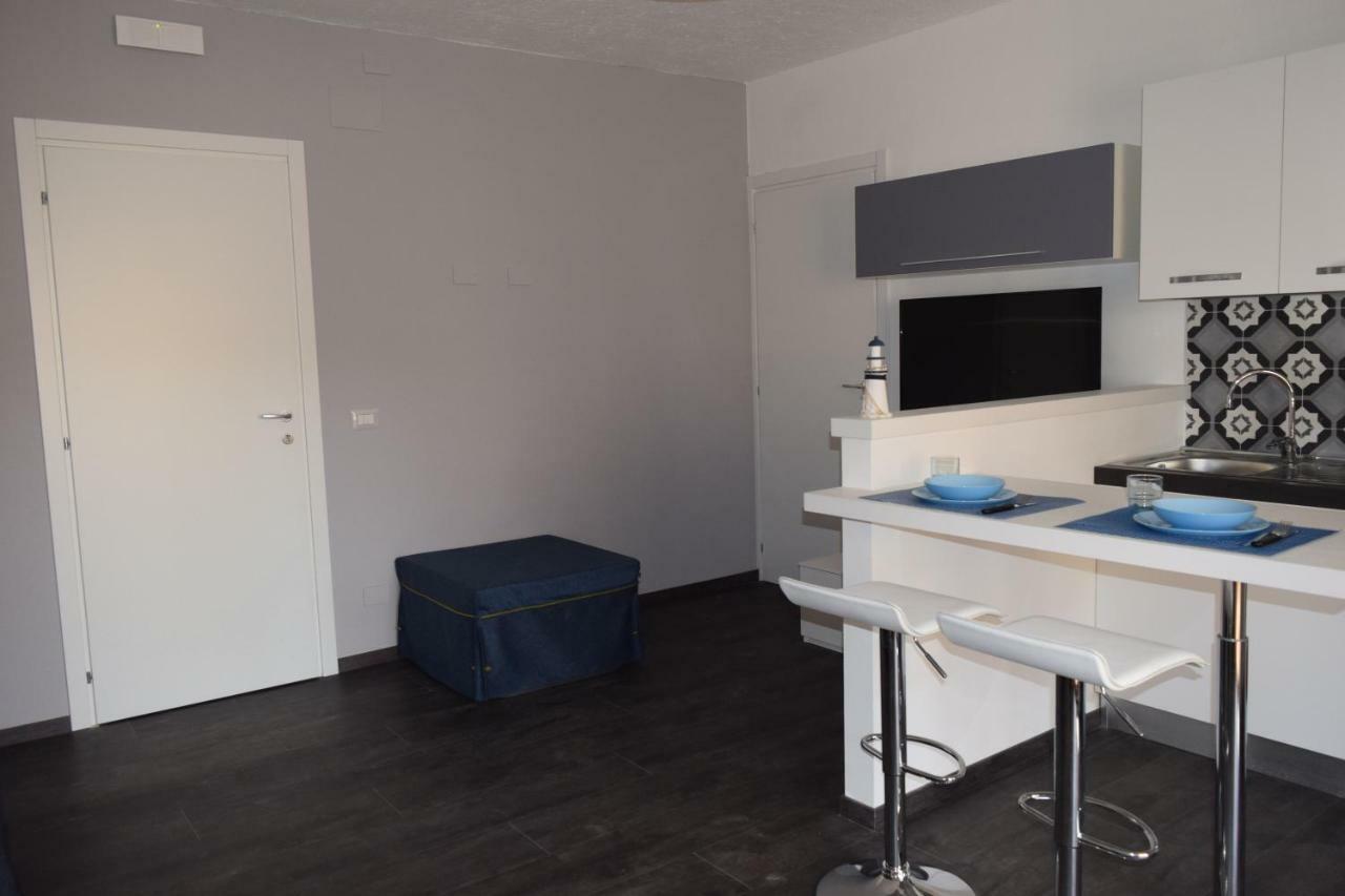 Appartamento I Puritani On The Beach Giardini Naxos Bagian luar foto